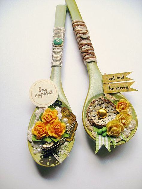 Sweet way to use those odd pieces of flatware----would be especially nice if the spoon were a family heirloom and you decorated it with heritage or family themed embellies!: Altered Spoons, Wooden Spoon Crafts, Silverware Crafts, Silverware Art, Spoon Crafts, Spoon Art, Altered Bottles, Altered Boxes, Wooden Spoons