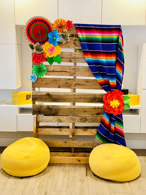 Fiesta Pallet Backdrop, Mexican Party Backdrop Ideas, Mexican Backdrop Ideas, 60th Birthday Celebration Ideas, Mexican Backdrop, Baby Shower Photo Backdrop, Vintage Mexican Wedding, Shower Photo Backdrop, Tablecloth Backdrop