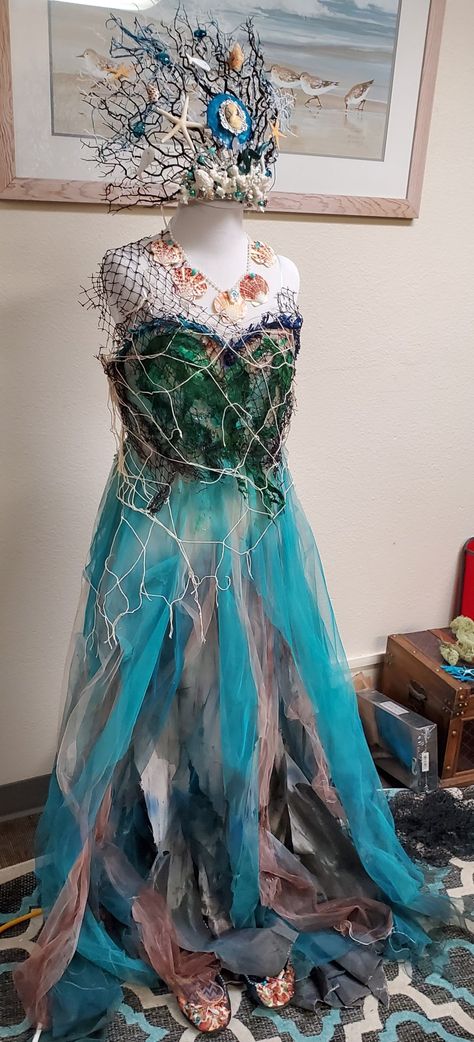 Sea Hag Costume, Sea Nymph Costume, Mermaid Ren Faire, Sea Queen Costume, Water Element Costume, Water Element Outfit, Ocean Halloween Costumes, Seaweed Costume, Ocean Costume Ideas