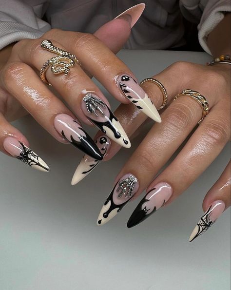 Acrylic Nails Fall, Fall Press On Nails, Bat Nails, Black Halloween Nails, Holloween Nails, Witchy Nails, Spooky Black, Goth Nails, Edgy Nails