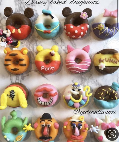 Disney dounuts Disney Baking, Kue Macaroon, Disney Desserts, 귀여운 음식 그림, Cute Donuts, Rainbow Food, Cute Baking, Tanah Liat, Delicious Donuts