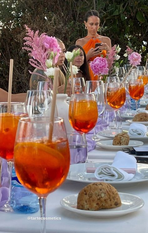 Aperol Spritz Dinner Party, Italian Bachelorette, Aperol Spritz Party, Aperol Spritz Aesthetic, Spritz Aesthetic, Spritz Party, Hosting Party, Citrus Party, Backyard Dinner