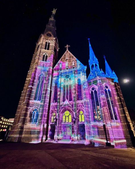 Amazing photo shot by @justefe during GLOW Eindhoven 2019! 📸 . . . . . #gloweindhoven #glow #eindhoven #eindhovencity #visiteindhoven #canon #lightart #lightfestival #art #ehv #glowinthedark #visitbrabant #thisiseindhoven #lightartfestival #modernart #glowphoto #lightinstallation #nederland #light #brabant #lights #canonphotography #canonnederland #artinstallation #noordbrabant #lightartist #wittedame #cityoflight Mechanical Dragonfly, Glow Eindhoven, Glow Photos, Lights Artist, Amazing Photo, Canon Photography, Light Installation, Eindhoven, Art Festival