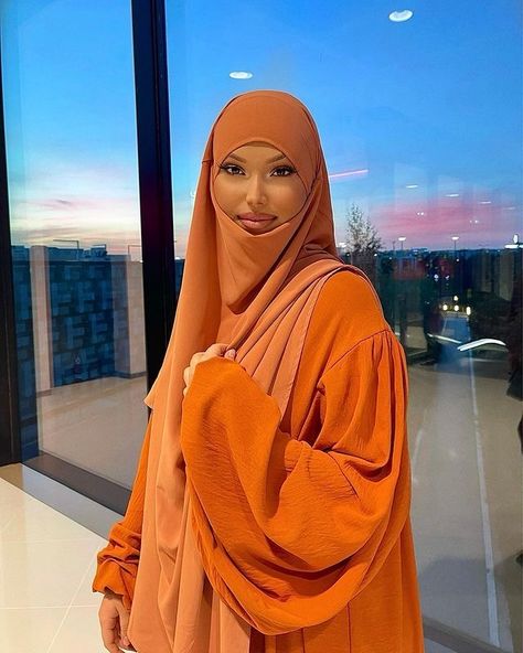 Muslim Girl Outfits, Modest Outfits Muslim, Muslim Women Clothing, Celebrity Prom Dresses, Street Hijab Fashion, Modest Fashion Hijab, Muslim Fashion Hijab Outfits, Hijabi Fashion Casual, Muslim Fashion Hijab