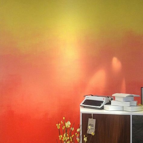 Ombre wall orange coral golden Ombre Paint, Ombre Wall, Astuces Diy, Wall E, Painted Wall, Brasov, Small Wall, Wall Treatments, Wall Paint