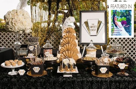 Great Gatsby Wedding Cake & Desserts | www.boucheegourmet.com | Table Styling by La dolce idea Black Table Cloth, Gold Table Decorations, Buffet Dessert, Casino Party Decorations, Casino Decorations, Casino Royale Party, Gatsby Theme, Great Gatsby Wedding, Casino Night Party