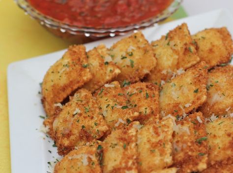 Toasted Ravioli Recipe Toasted Ravioli Recipe, Evaporated Milk Recipes, Fried Ravioli, Squash Ravioli, Divas Can Cook, Toasted Ravioli, Butternut Squash Ravioli, Ravioli Recipe, Food Video