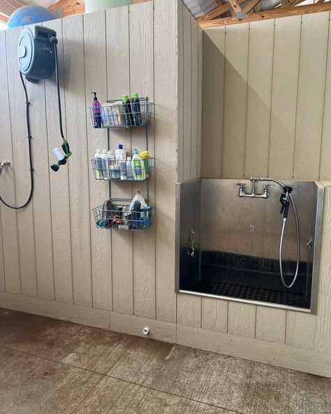 Horse Bathing Station, Horse Wash Rack, Stable Plans, Dog Wash Station, Dog Bathing, Wash Station, Stable Ideas, Mini Barn, Dream Stables