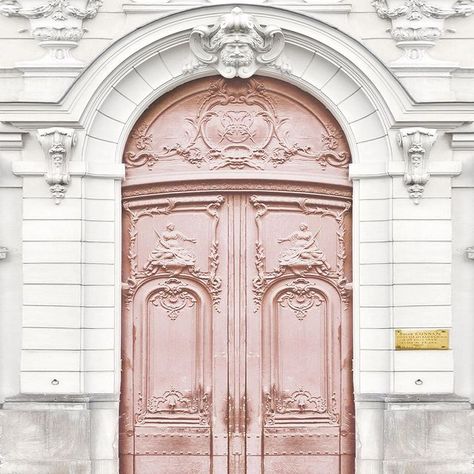 MEGAN HESS (@meganhess_official) • Fotos y videos de Instagram Old Interior Doors, Parisian Doors, Paris Door, Pink Front Door, Elegant Doors, Megan Hess, When One Door Closes, Hotel Entrance, Victorian Garden