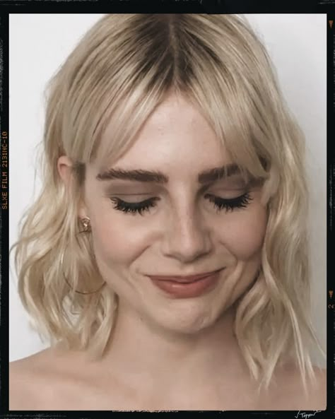 Blonde Wavy Bob With Bangs, Rami Malek And Lucy Boynton, Curly Hair Fringe, Blonde Bangs, White Blonde Hair, Lucy Boynton, Lob Hairstyle, Rami Malek, Blonde Hair Looks