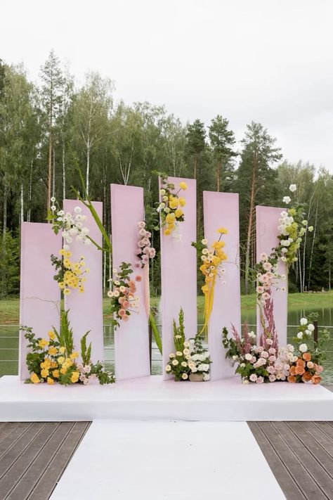 rustic wedding decorating outdoor wedding decorations ideas || Amazing rustic wedding decorations 2024 Fall Wedding, Stand Foto, Color Schemes Wedding, Color Schemes Green, Wedding Theme Color Schemes, Wedding Decorations Ideas, Spring Wedding Color Palette, Outdoor Backdrops, Event Entrance