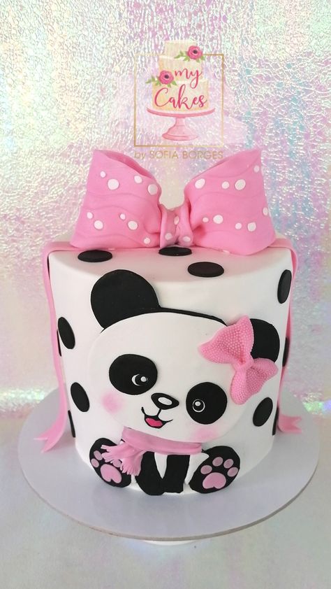 Pink Panda Cake, Panda Cake Design, Panda Birthday Theme, Cheap Party Food, Panda Birthday Cake, Baby Bus, Bolo Panda, Panda Cake, Birthday Cake For Cat