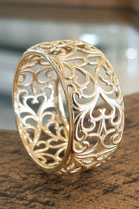 One creative wedding band looks absolutely stunning for those looking for something special. I adore this for unique wedding ideas. Save this idea to your groom’s collection. Unique Wedding Ideas, Brides And Grooms, Creative Wedding, Custom Engagement Ring, Precious Moments, Cozy Blankets, Unique Wedding, Unique Weddings, Something Special