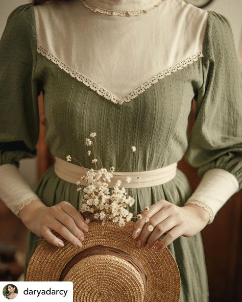 Anne Of Green Gables Dresses, Cottagecore Princess Aesthetic, The Arcana Apprentice, Arcana Apprentice, Classy Cottage, Sage Cottage, Dark Academia Goblincore, Grandmacore Aesthetic, Feminine Winter