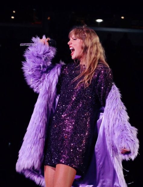 Shaggy Jacket, Faux Coat, Estilo Taylor Swift, Come Undone, Taylor Swift Concert, Long Live Taylor Swift, Live Taylor, Taylor Swift 13, Taylor Swift Pictures