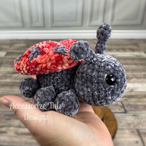 Pocket Pal Ladybug | Free Crochet Pattern - Darling Maple Designs Bug Amigurumi, Ladybug Insect, Crochet Ladybug, Crochet Toys Free Patterns, Giraffe Crochet, Pocket Pal, Crochet Toys Free, Animal Crochet, Crochet Decrease