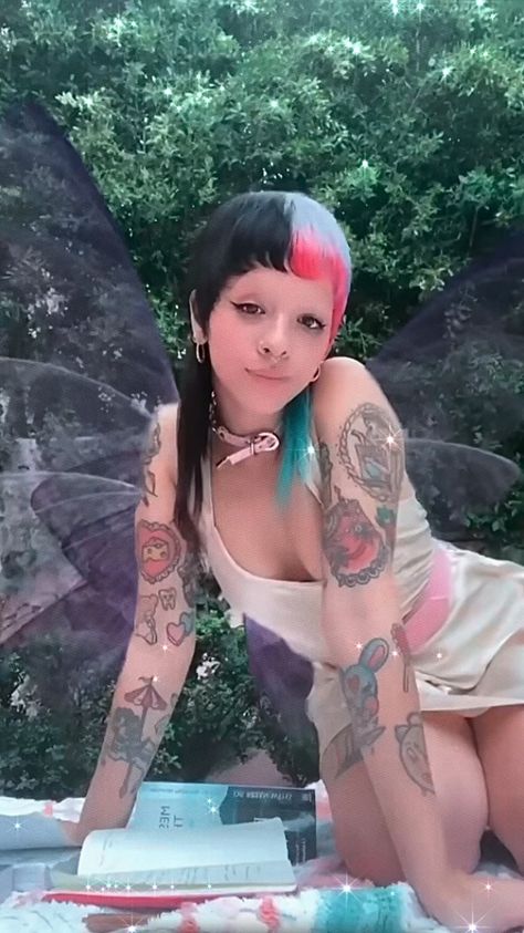 Melanie Martinez • Field Trip Melanie Martinez Outfits, Blue Stars, Fairy Grunge, Grunge Aesthetic, Melanie Martinez, Adele, New Hair, Music Artists, Pretty People