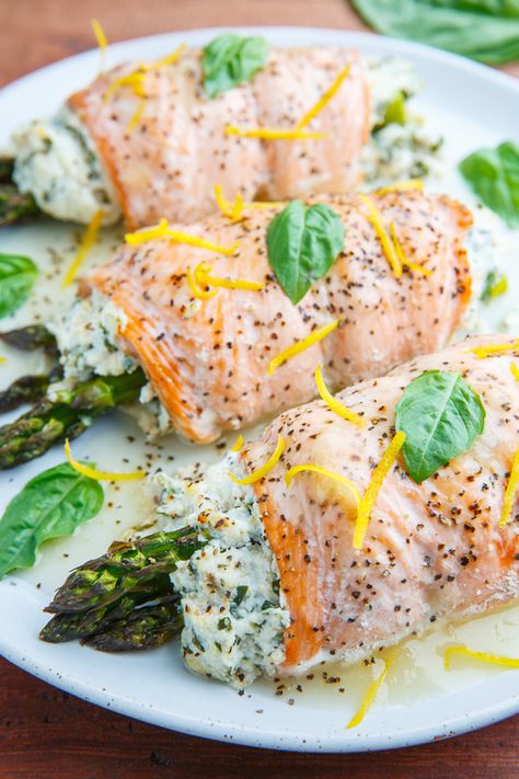 Asparagus and Lemon and Basil Ricotta Stuffed Salmon Rolls with Lemon Sauce Stuffed Salmon Rolls, Salmon Rolls, Fish Meals, Seafood Dinner Recipes, Stuffed Salmon, Fish Recipes Baked, Resep Seafood, Salmon And Asparagus, Resep Diet