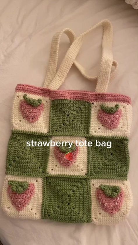 Crochet Strawberry, Mode Crochet, Crochet Design Pattern, Kawaii Crochet, Crochet Clutch, Crochet Fashion Patterns, Fun Crochet Projects, Diy Crochet Projects, 가을 패션