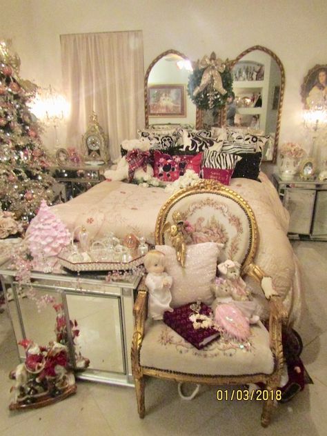 Gold Mirror Bedroom, Victorian Bedroom Decor, Mirror Bedroom Decor, Mirror Bedroom, Victorian Bedroom, French Rococo, Decor For Christmas, Rococo Style, Victorian Christmas