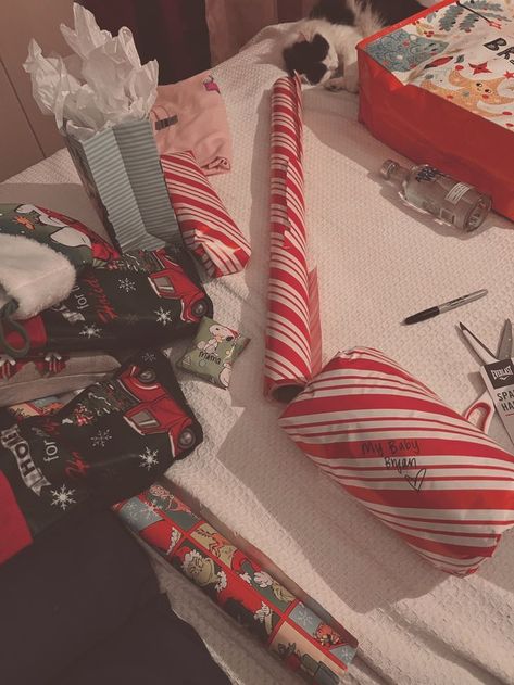 Gift Wrapping Aesthetic Christmas, Opening Presents Aesthetic, Wrapping Christmas Presents Aesthetic, Wrapping Gifts Aesthetic, Wrapping Presents Aesthetic, Christmas Morning Presents, Christmas Presents Wrapping, Messy Christmas, Opening Christmas Presents