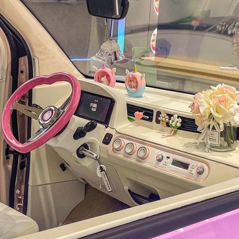 Pink Car Accessories, Girly Car Accessories, Car Deco, Beetle Car, Cool Car Accessories, Girly Car, Cute Car Accessories, Car Mods, Pink Car