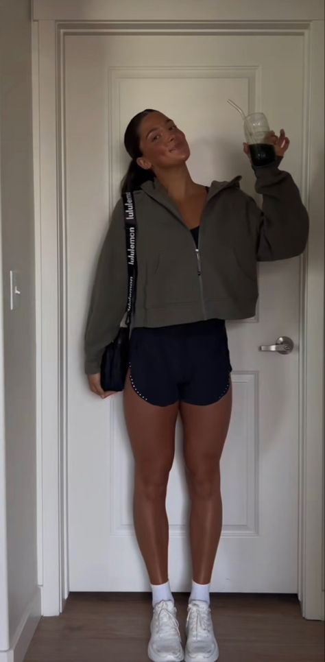 College Sporty Outfits, Sporty Outfit Inspo School, Comfortable Athletic Outfits, Cute Comfy Athletic Outfits, How To Style Gym Shorts, Lululemon Spring Outfit, Athletic Everyday Outfits, Athletic Top Outfit, Athleisure Outfits Lululemon