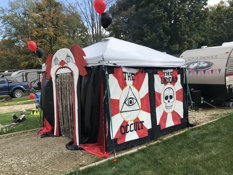 Halloween Canopy Tent Decorating Ideas, Haunted Circus Halloween Decorations, Haunted Canopy Tent, Halloween Circus Theme Yard, Circus Haunted House Diy, Diy Circus Tent, Circus Halloween Decorations Office, Circus Haunted House, Evil Carnival