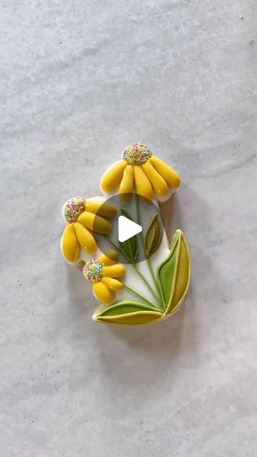 Cacey Cox on Instagram: "May your Monday be as cheery as these funky floral cookies. Cutter- @sweetsilhouettes. . . . #caceyscakery #sugarcookies #decoratedcookies #spring #easter #reelsinstagram #réel #reels #cookievideo #tutorial #howto #florals #royalicing #royalicingcookies" Flowers Cookies Decorated, Floral Cookies Decorated, Spring Cookies Decorated, Spring Flower Cookies, Cookies Spring, Babe Rainbow, Royal Frosting, Floral Cookies, Royal Icing Flowers