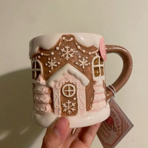 Gingerbread House Mug, Cute Gingerbread House, Gingerbread Mug, House Mug, Christmas Dreaming, Pink Xmas, Pretty Mugs, Christmas Feeling, Christmas Inspo