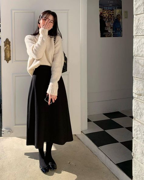 Winter Skirt Outfit, Japan Outfit, Muslim Outfits Casual, Winter Fashion Outfits Casual, Fashion Top Outfits, Work Fits, Japanese Outfits, Modest Fashion Outfits, 가을 패션