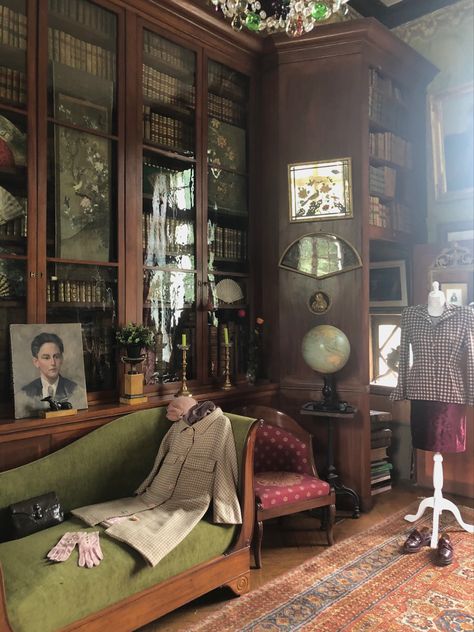 Reading Room Design, Glamour Decor, Pretty Decor, Cute Home Decor, Pretty House, Dream House Decor, Room Aesthetic, House Inspo, Victorian Homes