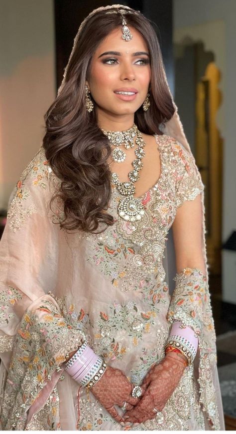 Soft Glam Look, Wedding Day Hair, Heavy Lehenga, Abaya Fashion Dubai, Cocktail Dress Classy, Fancy Sarees Party Wear, Bridal Hairstyle, Blush Bride, Glam Look