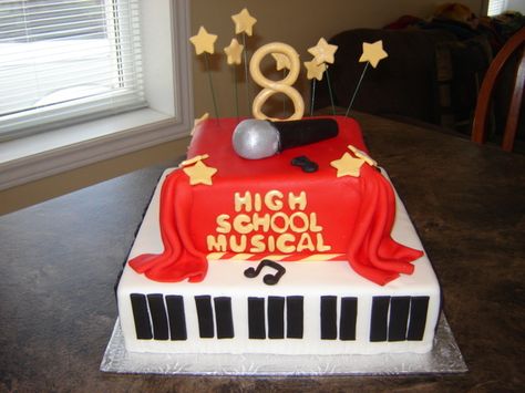 high school musical cake High School Musical Themed Snacks, High School Musical Decorations, High School Musical Graduation, High School Musical Party Invitations, High School Musical Birthday Cake, Musical Birthday Party, Musical Cake, Musical Party, Graduate Party