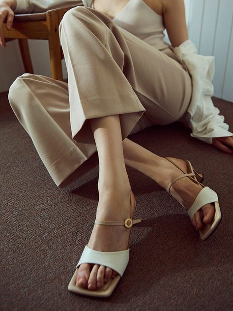 Heels Shoot Photo Ideas, Summer Shoes Photoshoot, Heels Photoshoot, Shoes Photoshoot, Summer Essential, Women Formals, Leather Texture, Summer Sandals, Modern Chic