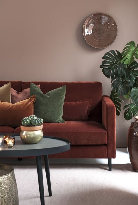 Bordeaux Sofa Living Rooms, Copper Sofa Living Room Ideas, Maroon Couches Living Room Decor, Terra Cotta Sofa, Maroon Couch Living Room Ideas, Maroon Couch Living Room, Red Leather Couch Living Room, Burgundy Couch Living Room, Maroon Couch