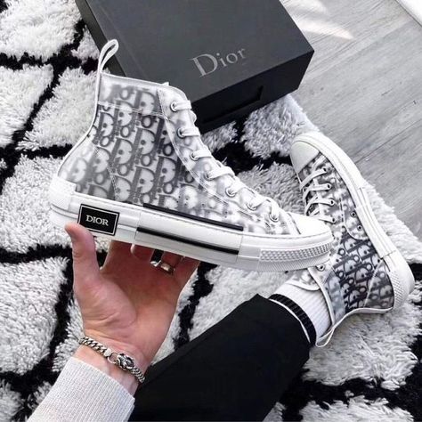 Rihanna Beyonce, Dior Boots, Boty Nike, Skor Sneakers, Dior Sneakers, Jordan Sneaker, Dr Shoes, Glamour Style, Shoes Sneakers Nike