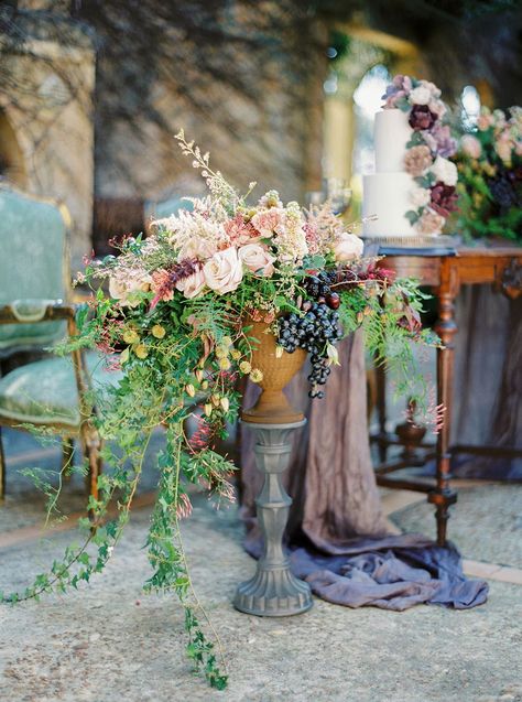 Romantic European Inspired Wedding Ideas | Photography: Casey Jane Photography Vintage Sweetheart Table, European Inspired Wedding, Cheap Wedding Table Centerpieces, Wedding Ideas Diy, Wedding Soup, Fall Wedding Inspiration, Wedding Floral Centerpieces, Burgundy Flowers, Marriage Ceremony