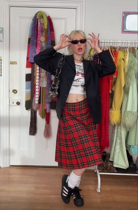 Red Kilt Outfit, Tartan Skirt Aesthetic, Punk Plaid Skirt Outfit, Tartan Outfit Aesthetic, Punk Maxi Skirt, Tartan Maxi Skirt Outfit, Long Kilt Outfit Women, Long Red Skirt Outfit Winter, Long Red Plaid Skirt Outfit