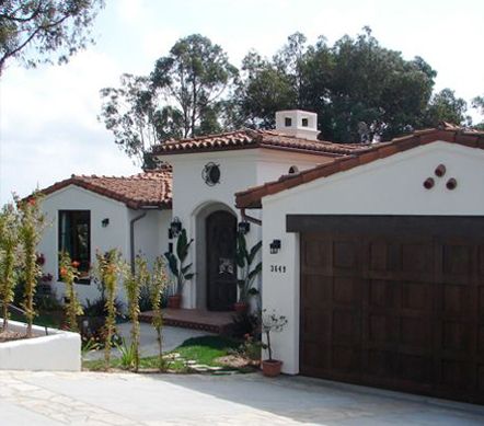 Spanish Colonial i want this style garage door, and front window Spanish Style Homes Exterior, Brown House Exterior, Spanish Style Exterior, Spanish Colonial Homes, Spanish Bungalow, Hacienda Style Homes, Spanish Decor, Homes Exterior, Mediterranean Style Homes