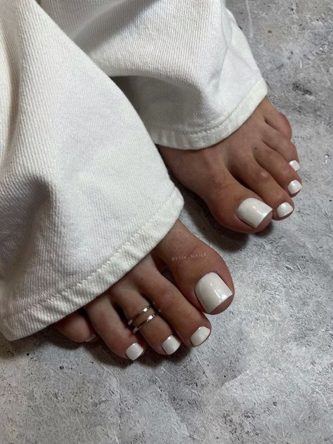 Discover Trendy Summer Toe Nail Colors & Designs for 2024 Neon Toe Nails, Toe Nails Ideas, Orange Toe Nails, Green Toe Nails, Purple Toe Nails, Toe Nail Colors, Blue Toe Nails, Pink Toe Nails, Purple Toes