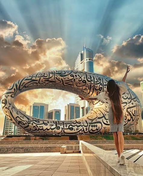 Dubai Poses, Dubai Instagram Pictures, Dubai Photography Ideas, Dubai Photo Ideas, Dubai Picture Ideas, Dubai Pics, Dubai Museum, Dubai Photos, Instagram Museum