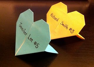 Wedding DIY: Origami heart place cards. Use red and add white around the edges. Diy Origami Heart, Origami Hearts, Simple Origami, Origami Yoda, Origami Bookmarks, Origami Star Box, Origami Wedding, Origami Models, Heart Place