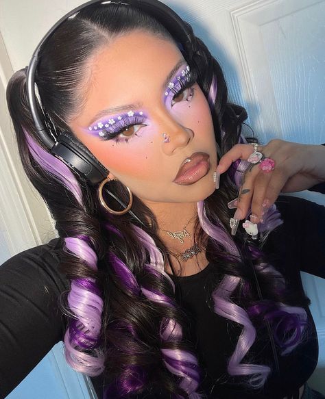 Purple Undereye, Hair Color Underneath, Purple Eye Makeup, Doll Eye Makeup, Face Art Makeup, Swag Makeup, Palaye Royale, Purple Makeup, Angel Necklace