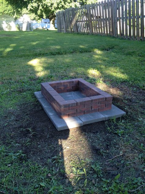 DIY brick fire pit. Under $50 from 12x12 gray cement pavers and 3x8 red bricks, all from Lowes. Used a total of 12 gray and 56 red. Red Brick Fire Pit, Brick Fire Pit Ideas, Beach Fire Pit, Cinder Block Fire Pit, Fire Pit Materials, Brick Fire Pit, Outdoor Fire Table, Fire Pit Ideas, Fire Pit Lighting