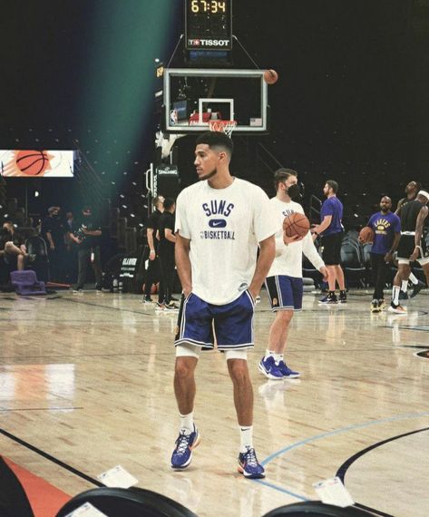 Devin Booker Aesthetic, Basketball Outfits Men, Devin Booker Basketball, Ryan Shay, Booker Nba, Basketball Outfit, Basketball Wallpapers, Basketball Players Nba, Outfits Athletic