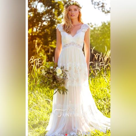 Wedding Dress Sz 6. With Tags Never Worn. Off White Lace. White Lace Gown, Empire Waist Wedding Dress, Boho Style Wedding Dress, Plus Size Bridal Dresses, Wedding Dress Color, Empire Wedding Dress, Beach Wedding Gown, Boho Style Wedding, Dress Backless