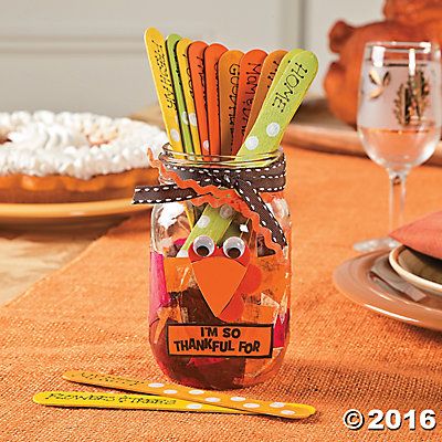 Turkey Mason Jar Idea Mason Jar Crafts For Kids, Sunday School Thanksgiving Crafts, Jar Crafts For Kids, Thanksgiving Mason Jar, Thanksgiving Food Crafts, Thanksgiving Crafts Decorations, Thanksgiving School, Thanksgiving Blessings, Fun Fall Crafts