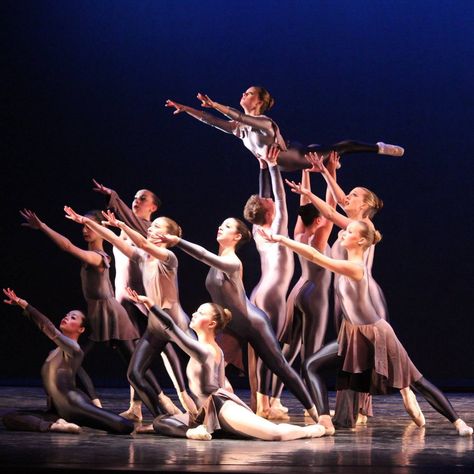 VRDC in ballet "COCOON" Choreography, Kimberly Chapman. Photo Credit: Kelly Millar Neural Pathways, Dance Motivation, Physical Theatre, Dancer Lifestyle, Dance Picture Poses, Plant Styling, Dance Dreams, Dance Photography Poses, Group Dance