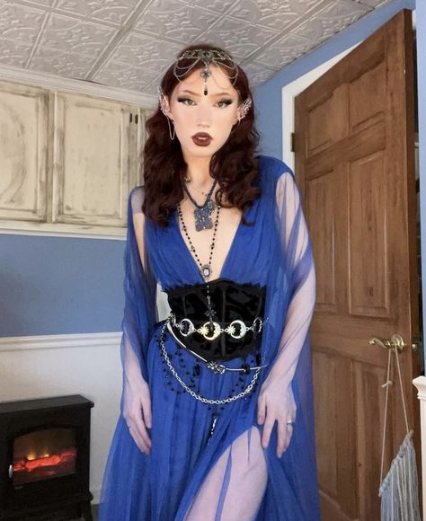 Blue Ren Faire Outfit, Purple Ren Faire Outfit, Cosmic Outfit Aesthetic, Celestial Ren Faire Outfit, Annalyse Outfits, Mystical Cosplay, Fairy Blue Dress, Sorcerer Outfit, Sorceress Outfit